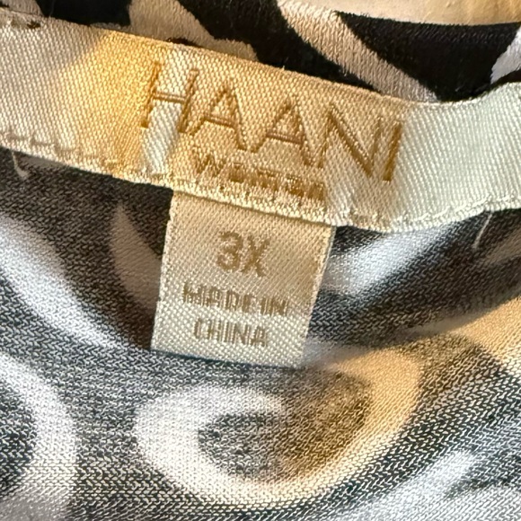 Haani Black and White Swirl Long Sleeve Dress - Picture 3 of 5